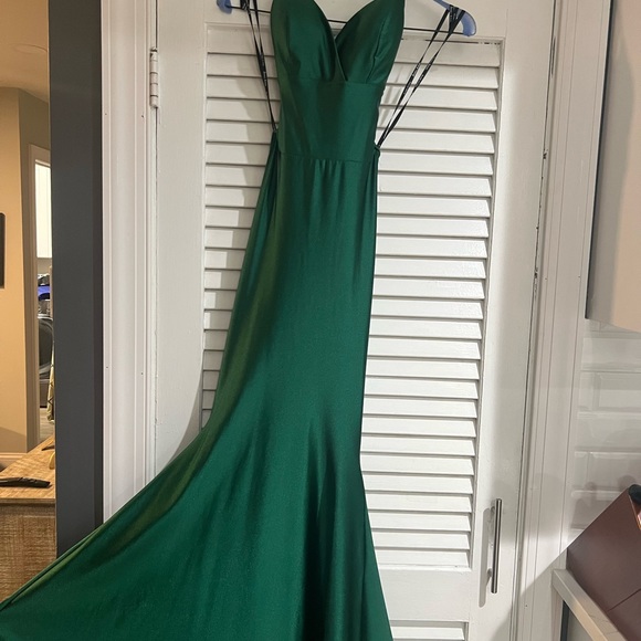 Hunter Green Jessica Angel - Picture 2 of 5